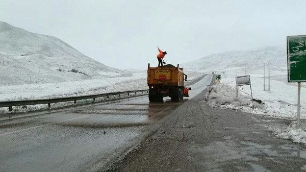 ‌جاده های مواصلاتی مهاباد بازگشایی شدند