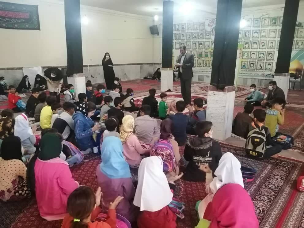 پیک نشاط کانون ایلام به محله بان برز رفت