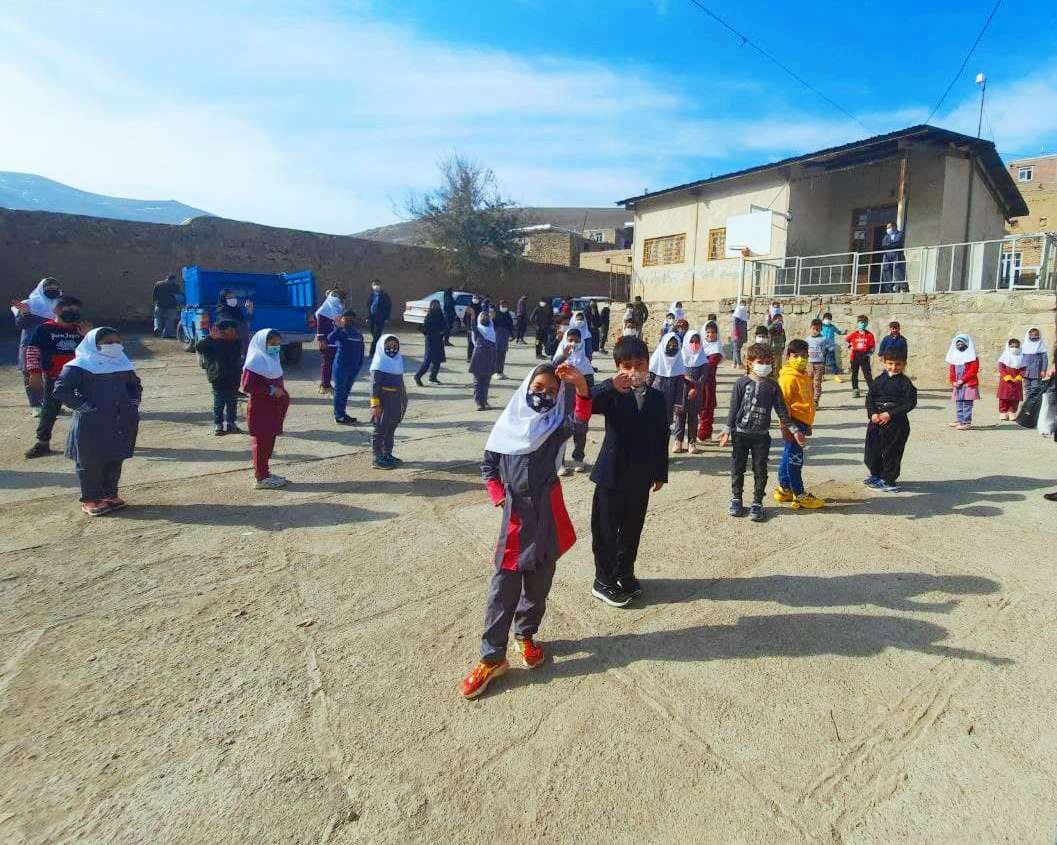 خیران مهابادی ٢ کتابخانه روستایی راه اندازی کردند