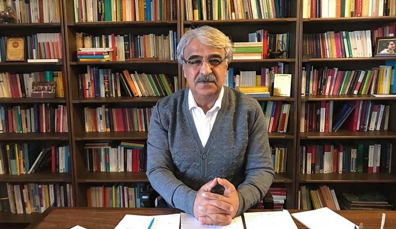 دوست دارم یک روز سیاست را کنار بگذارم و به دانشگاه بازگردم/بیوگرافی مدحت سنجر