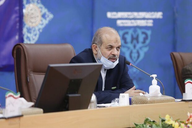 وزیر کشور : بخشی از اختیارات وزارتخانه ها به استانداران تفویض می شود