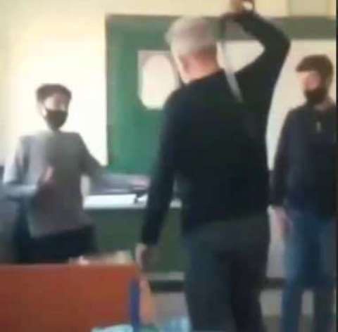تنبیه بدنی دانش آموزان در یکی از مدارس پلدشت!!
