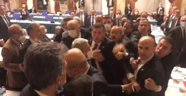 زد و خورد بین نمایندگان MHP و HDP در مجلس