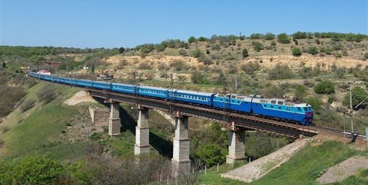 استاندار: مدیریت راه آهن آذربايجان غربى باید مستقل شود