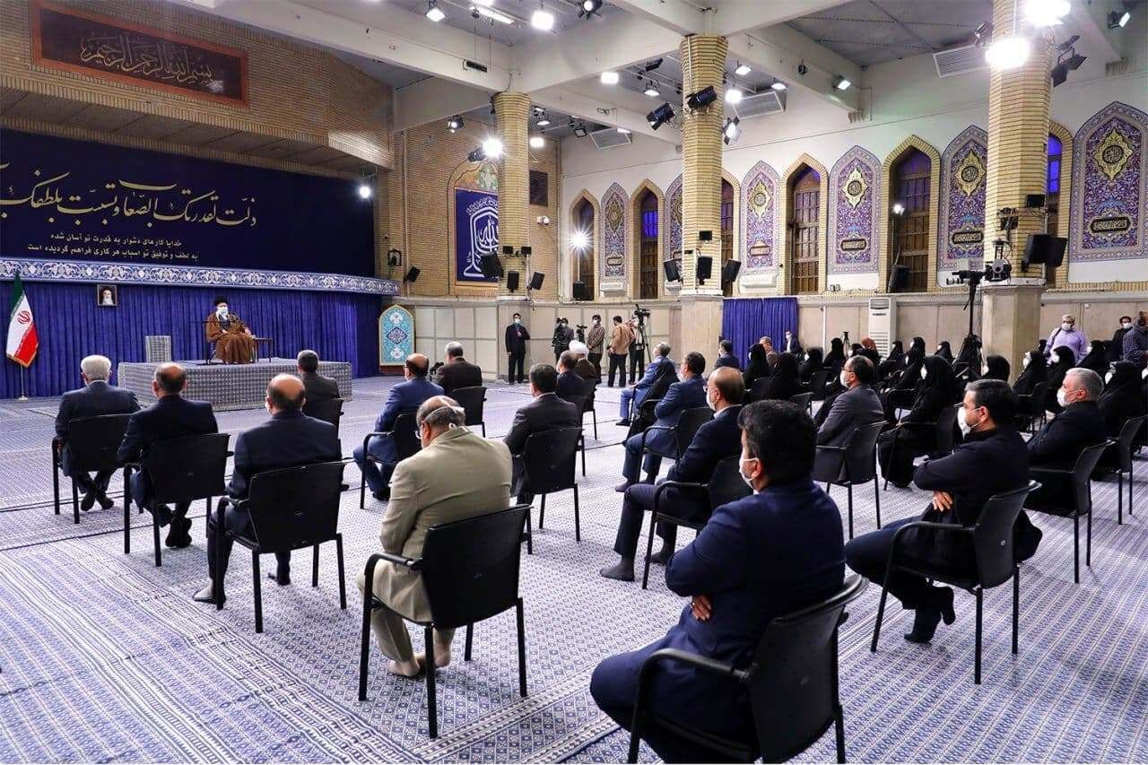 رهبر انقلاب: اگر جامعه پرستاری تقویت نشود، در بزنگاه‌ها ضربه خواهیم خورد/ حقایق را روایت کنید وگرنه دشمن به‌ دروغ روایت می‌کند