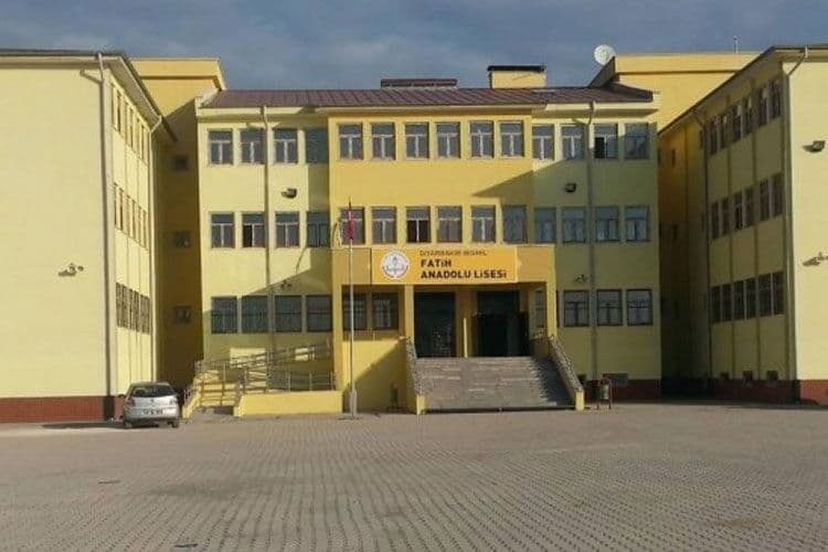 جان باختن یک دانش آموز در حمله مسلحانه به دبیرستانی در دیاربکر