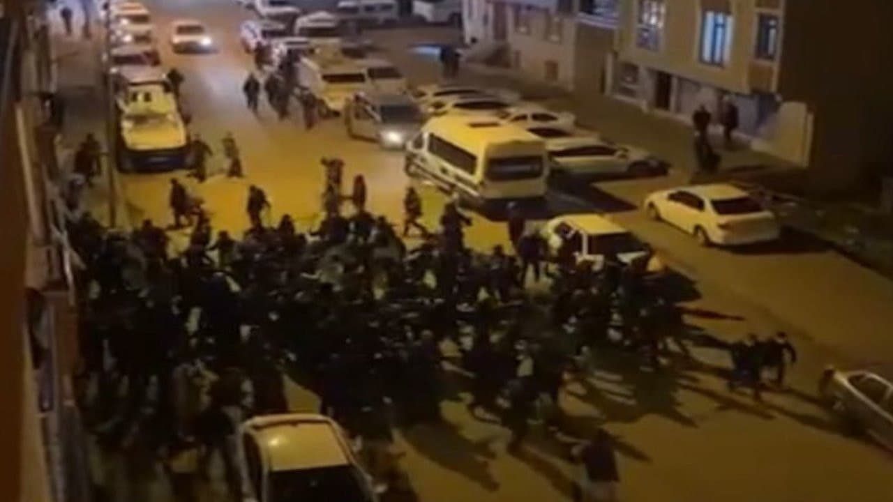 بازداشت 16 نفر در درگیری مردم و نیروهای پلیس در بینگل
