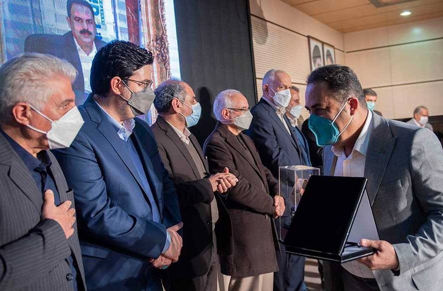 توانایی تامین نیاز ماسک سه لایه مراکز درمانی داخلی و کشور عراق را داریم