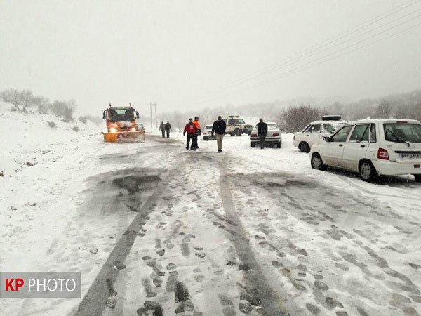 تردد در گردنه های مهاباد بدون زنجیرچرخ ممکن نیست