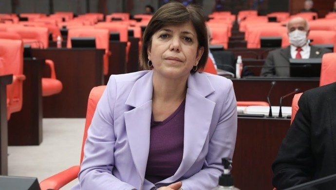 به جای مجازات نمایندگانی که بستگان آنها در PKK هستند، مسئله کُرد را حل کنید