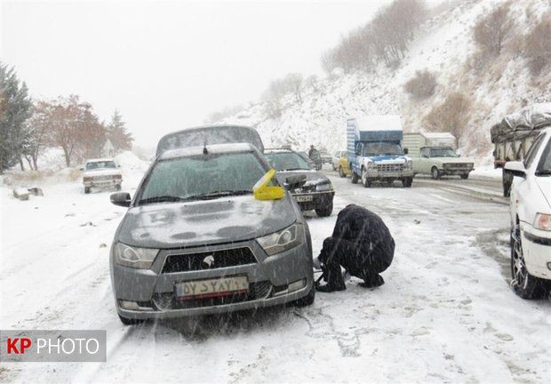تردد در کلیه محورهای مواصلاتی آذربایجان غربی با زنجیر چرخ ممکن است