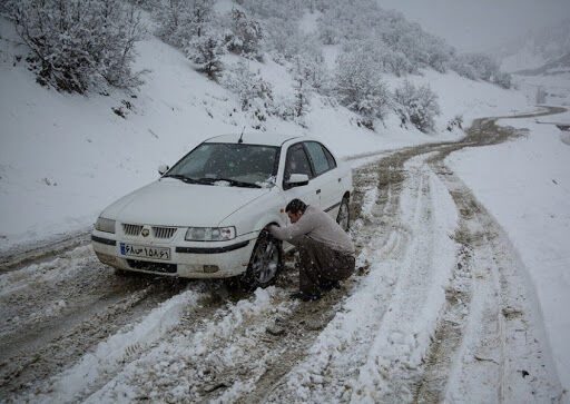 تردد در محورهای کردستان بدون زنجیرچرخ امکان‌پذیر نیست