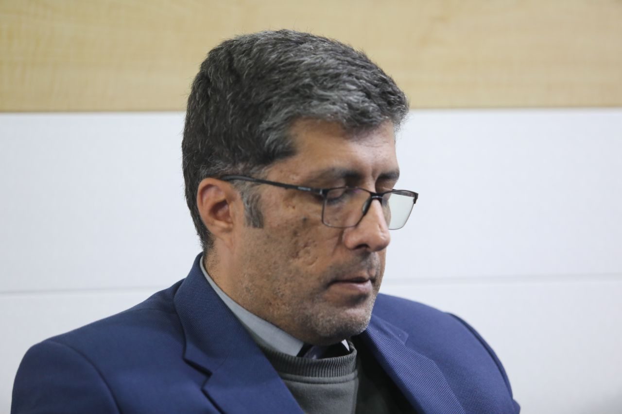 بزرگان ایلام بزرگی کنند /کشتی استاندار ایلام در اسکله «مردم» پهلو بگیرد نه «ویژگان»