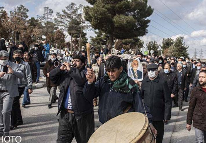 گزارش تصویری _ آیین خاکسپاری استاد پرتو کرمانشاهی شاعر بلندآوازه کُرد