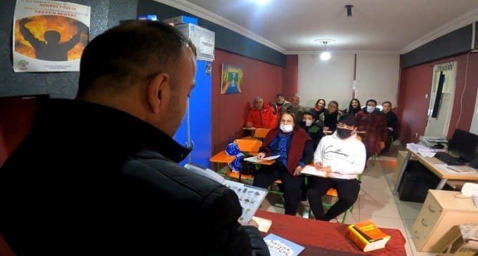 استقبال چشمگیر از دوره های آموزش زبان کردی HDP در آنکارا