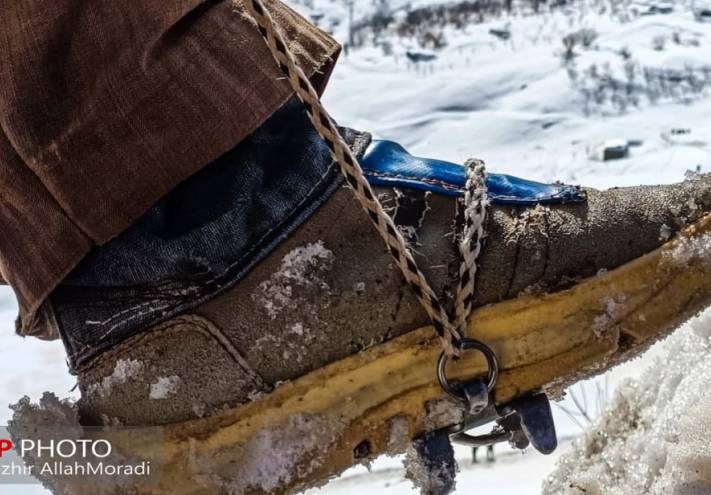 کولبران استواری را معنای تازه می‌بخشند/ عکس: هژیر الله مرادی
