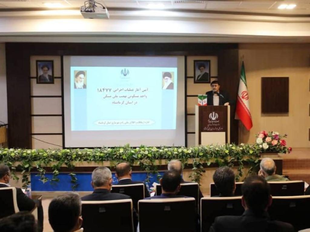 در ساخت پروژه‌های مسكن ملی  از پیمانکاران و نیروی کار بومی استفاده شود