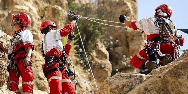 نجات مرد ۶۰ ساله در ارتفاعات ملکشاهی