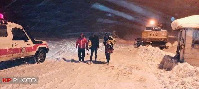 رهاسازی ۲۹ دستگاه خودرو گرفتار شده در کولاک تكاب به شاهین دژ