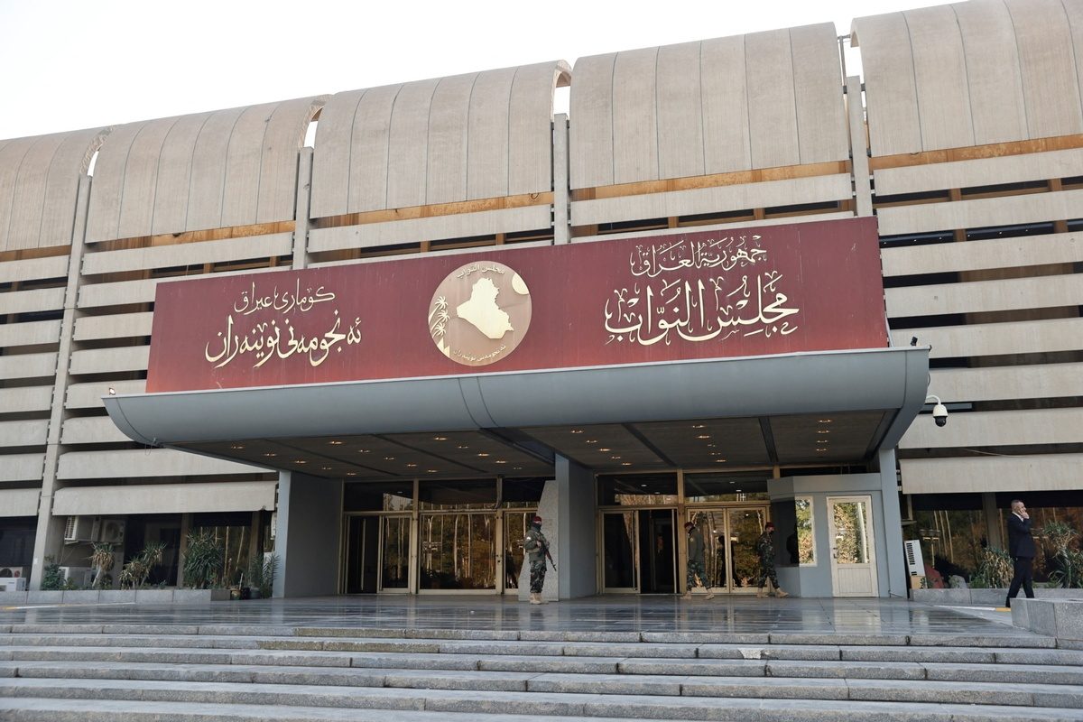 Iraqi parliament votes to reopen door for presidential candidates