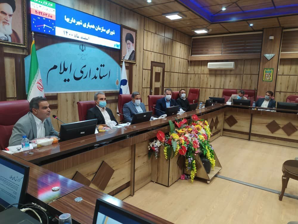 استاندار ایلام: بدهکار کردن شهرداری‌ها هنر نیست!