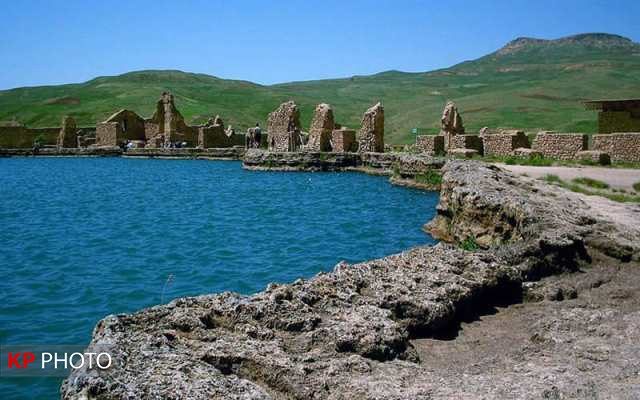 سكه های ساسانی در تخت سلیمان تكاب  نمایش داده می شود