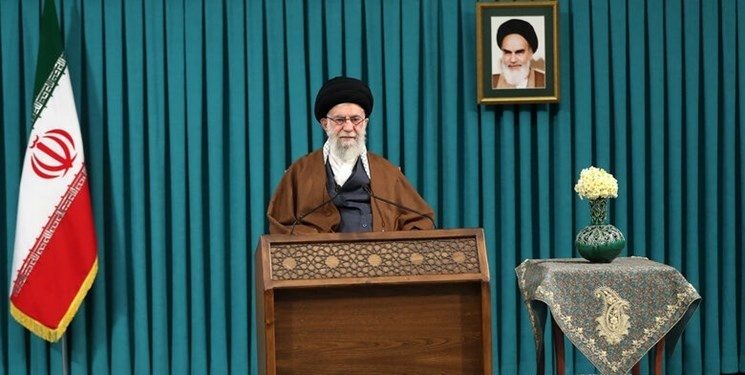 ڕێبەری باڵای شۆڕش: دانپێدانانی ئەمریکا بە شکستە زەلیلانەکەی لە ئەو پەڕی گۆشارەکاندا لە شیرینییەکانی ساڵی 1400 بوو