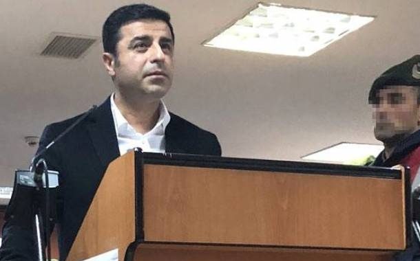 از کجا بدانیم که شما هم رشوه نگرفته اید؟/شما صلاحیت قضاوت ما را ندارید