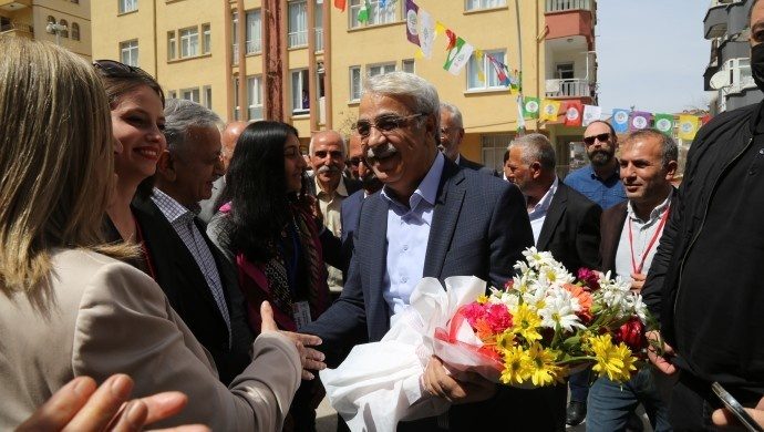 تنها راه حل دموکراتیک برای مسئله کرد قفل صلح را باز می کند