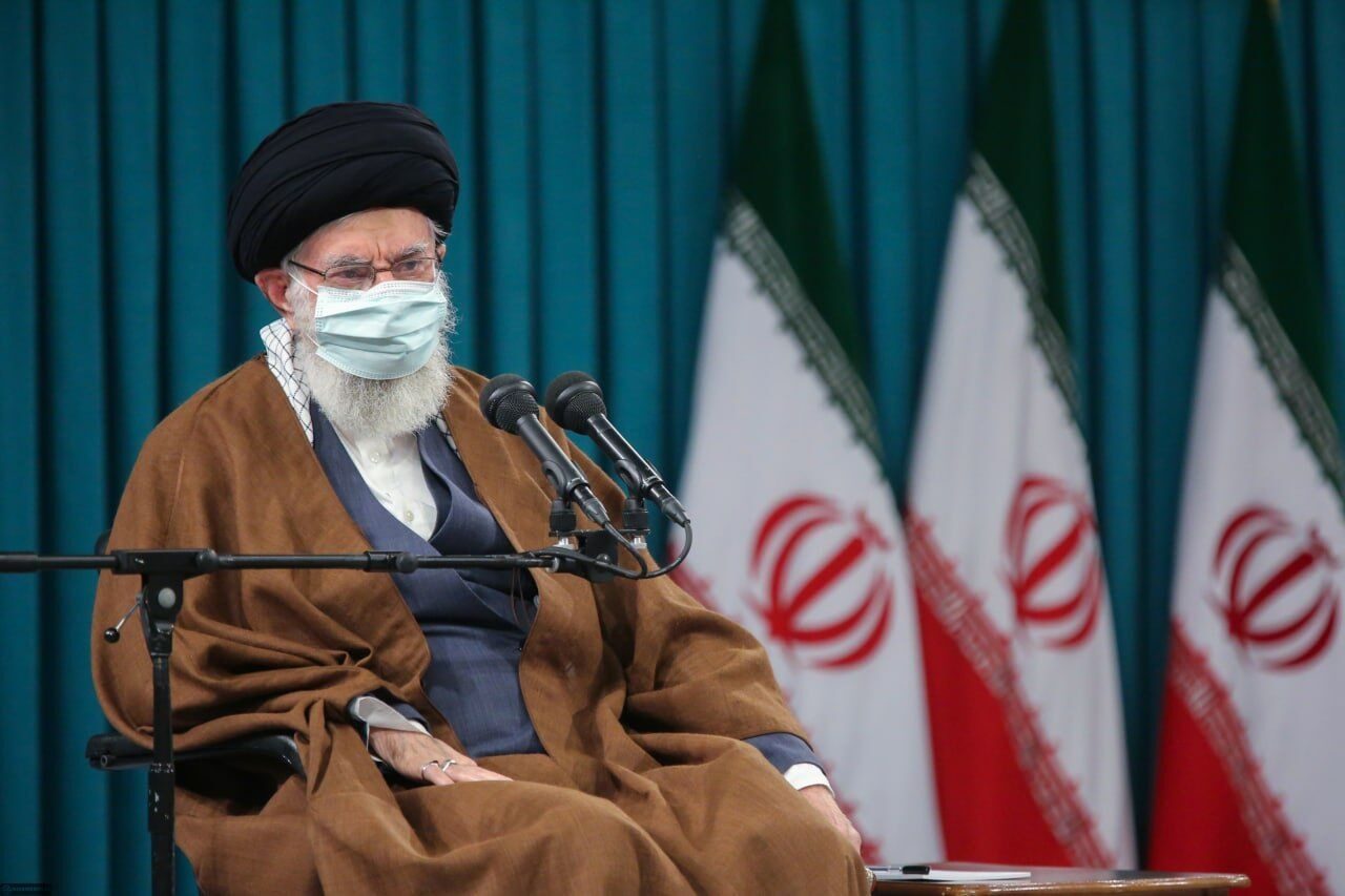 رهبر  انقلاب: کار در مذاکرات هسته‌ای به گونه خوبی پیش می‌رود/ کشور مطلقاً معطل مذاکرات نشود