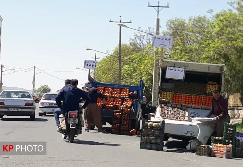 وعده های بی سرانجام شهرداری سنندج در ساماندهی وانت های میوه فروش