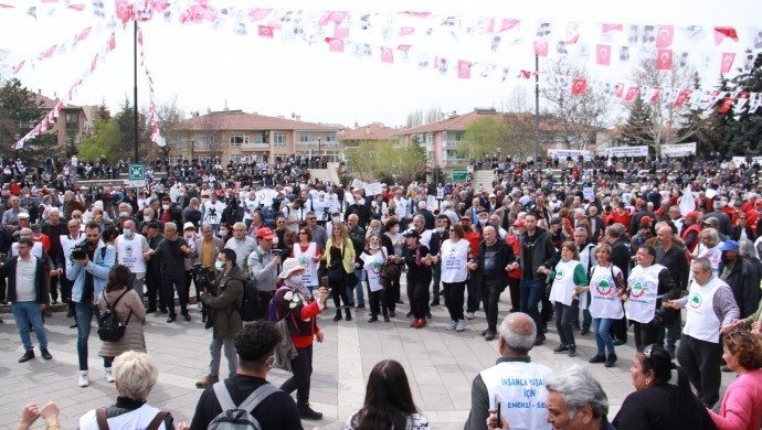 همزمان با ضیافت اردوغان کارگران از شهرهای مختلف در آنکارا تجمع کردند