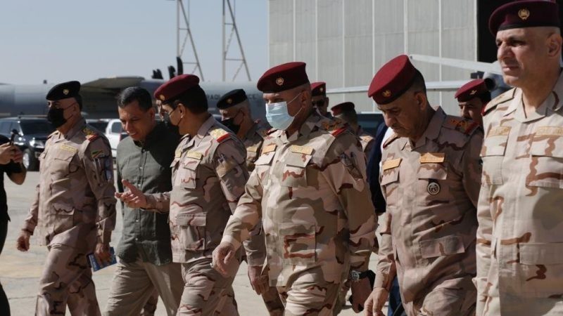 A high-level delegation from the Iraqi military arrives in Shingal