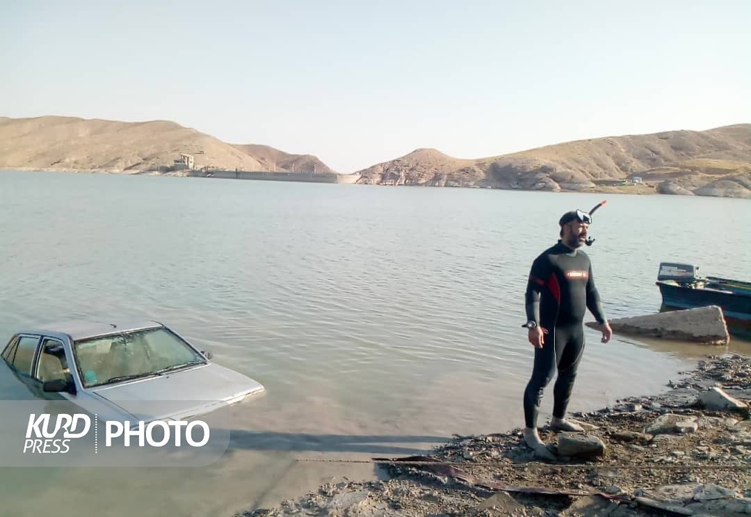 سقوط خودرو به داخل سد مهاباد یک کشته بر جای گذاشت