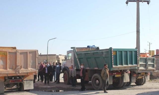 اعتراض کامیون داران معادن پوکه قروه/پای غیربومی ها در میان است
