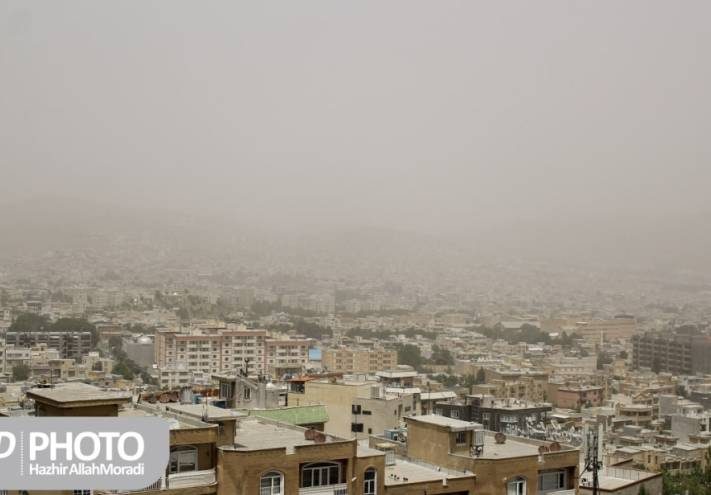 سنندج غرق در گرد و خاک/ عکس: هژیر الله مرادی