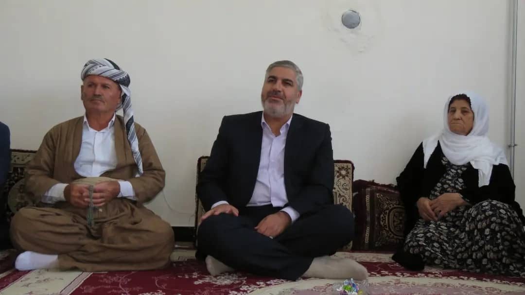دیدار فرماندار مریوان با خانواده فریدون درخشانی(کوچه ر بیرکار)