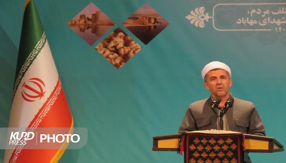 امام جمعه مهاباد خواستار بازگشایی بازارچه های مرزی و بهبود وضعیت معیشت مرزنشینان شد