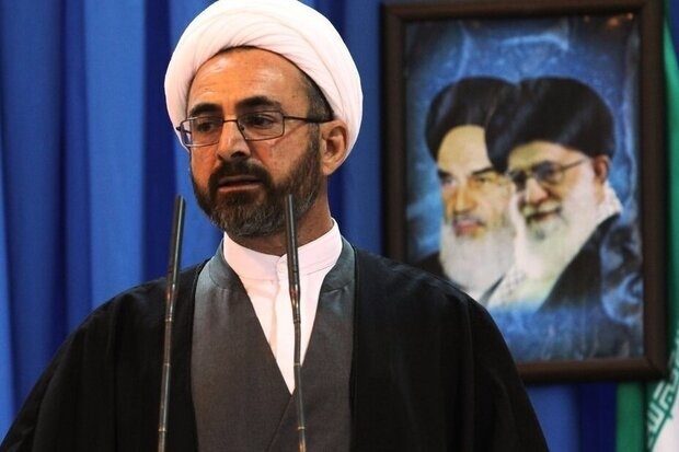 برخی نمایندگان مجلس در رفتار خود تجدید نظر کنند/ در ایلام هم متروپل وجود دارد