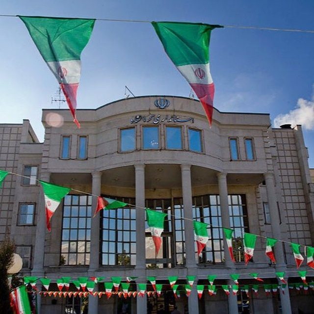 کارمندان  در کرمانشاه یک ساعت زودتر سر کار می‌روند