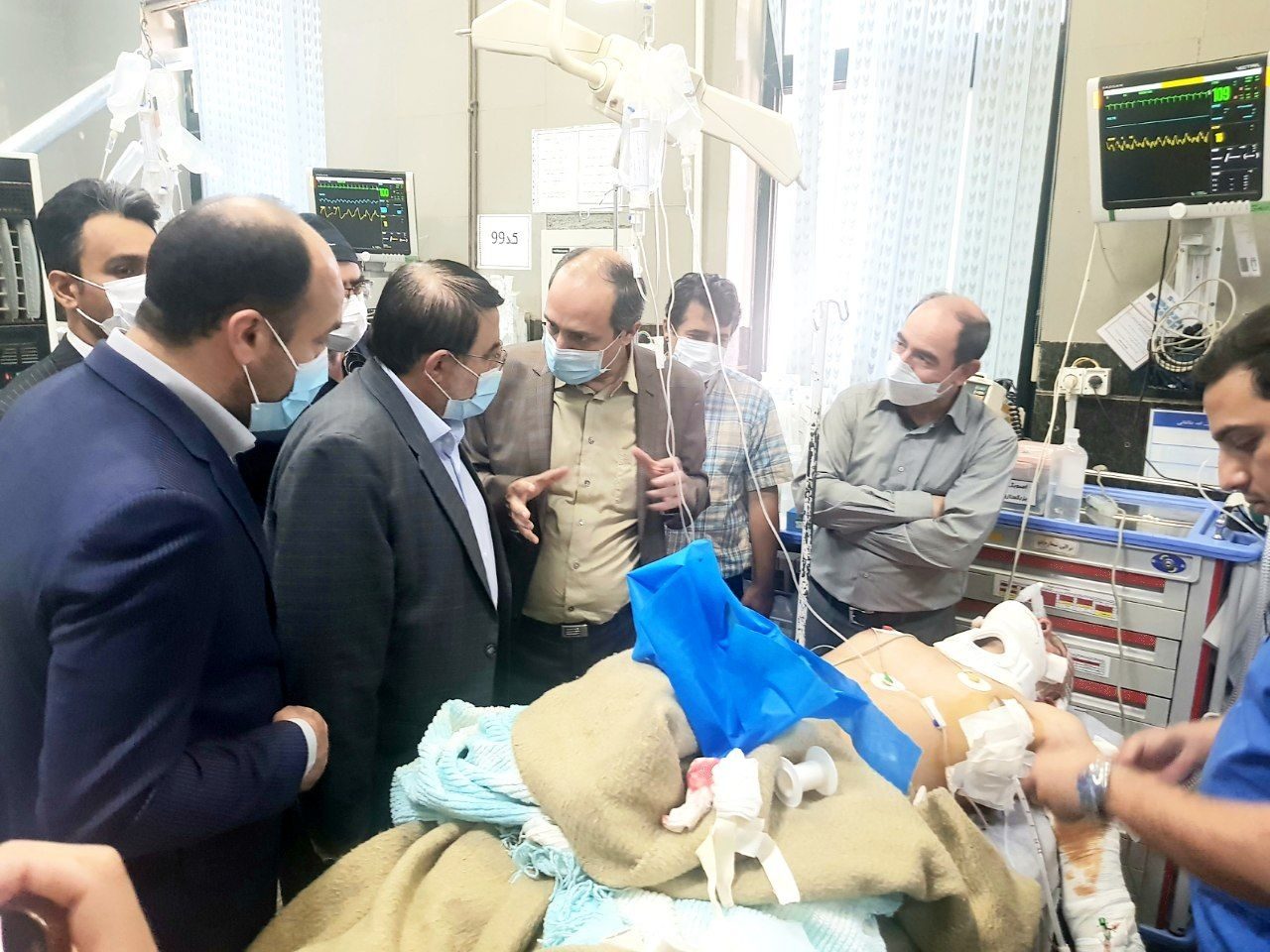 عیادت استاندار کرمانشاه از مصدومان حادثه ریزش ساختمان نوسود