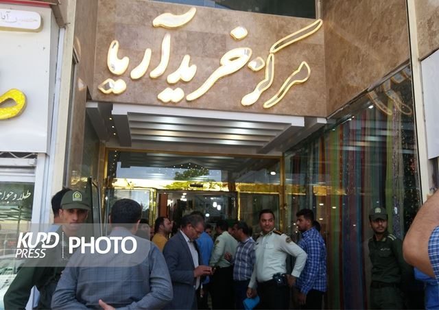 فک پلمب غیرقانونی مجتمع آریا/کسبه: شهردار دستور داد!