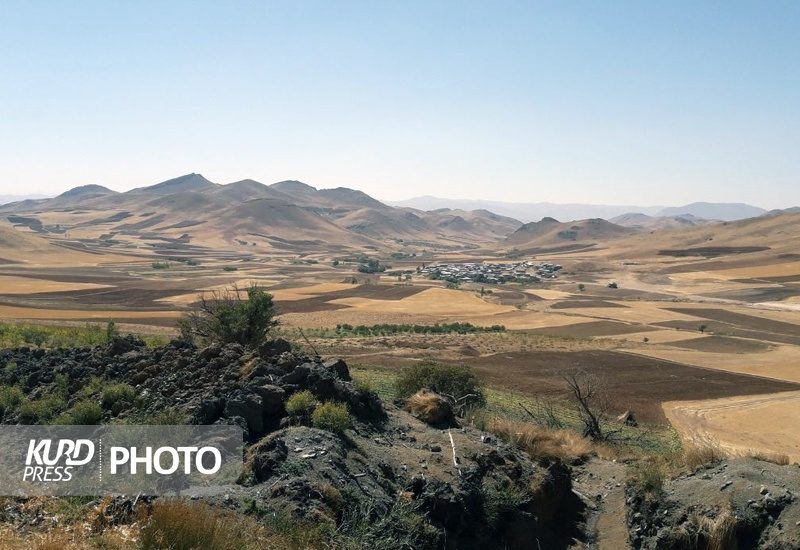 بلعیده شدن روستای قلعه گاه توسط معدن آهن/معدنی  برای خشکاندن چشمه های آب