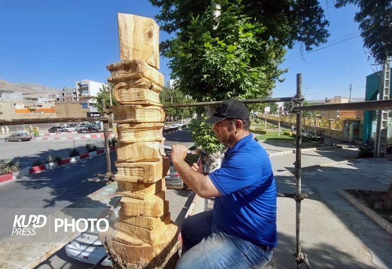 پیکرتراشی درختان بی جان در سنندج