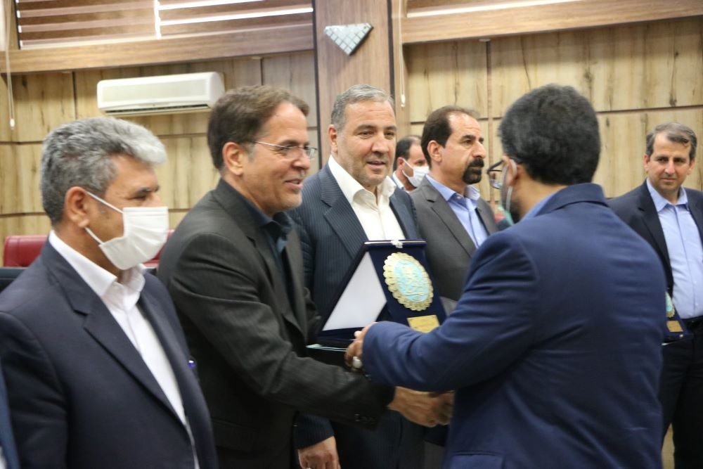تجلیل از ۱۲ بانک و ۳ دستگاه اجرایی استان بخاطر عملکرد خوب در اشتغال آفرینی برای نیازمندان