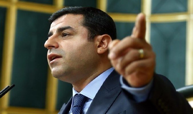 سەلاحەدین دەمیرتاش ڕەخنەی توند لە ئۆپۆزیسیۆنی تورکیا دەگرێت