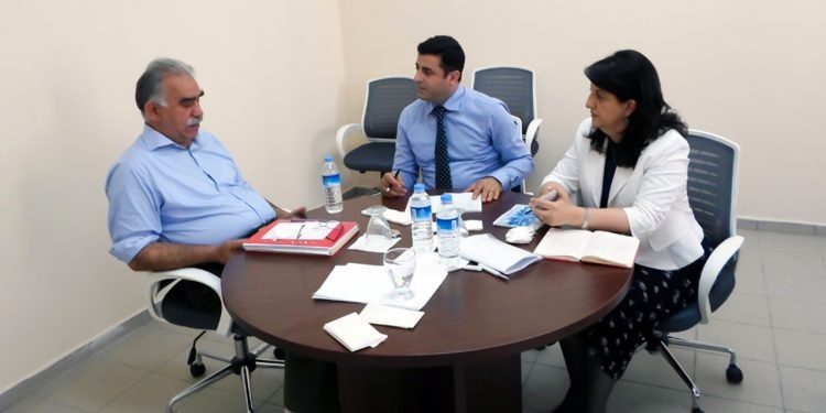 حکومت پروسه صلح جدیدی آغاز می کند / AKP برای راضی کردن MHP تلاش می کند