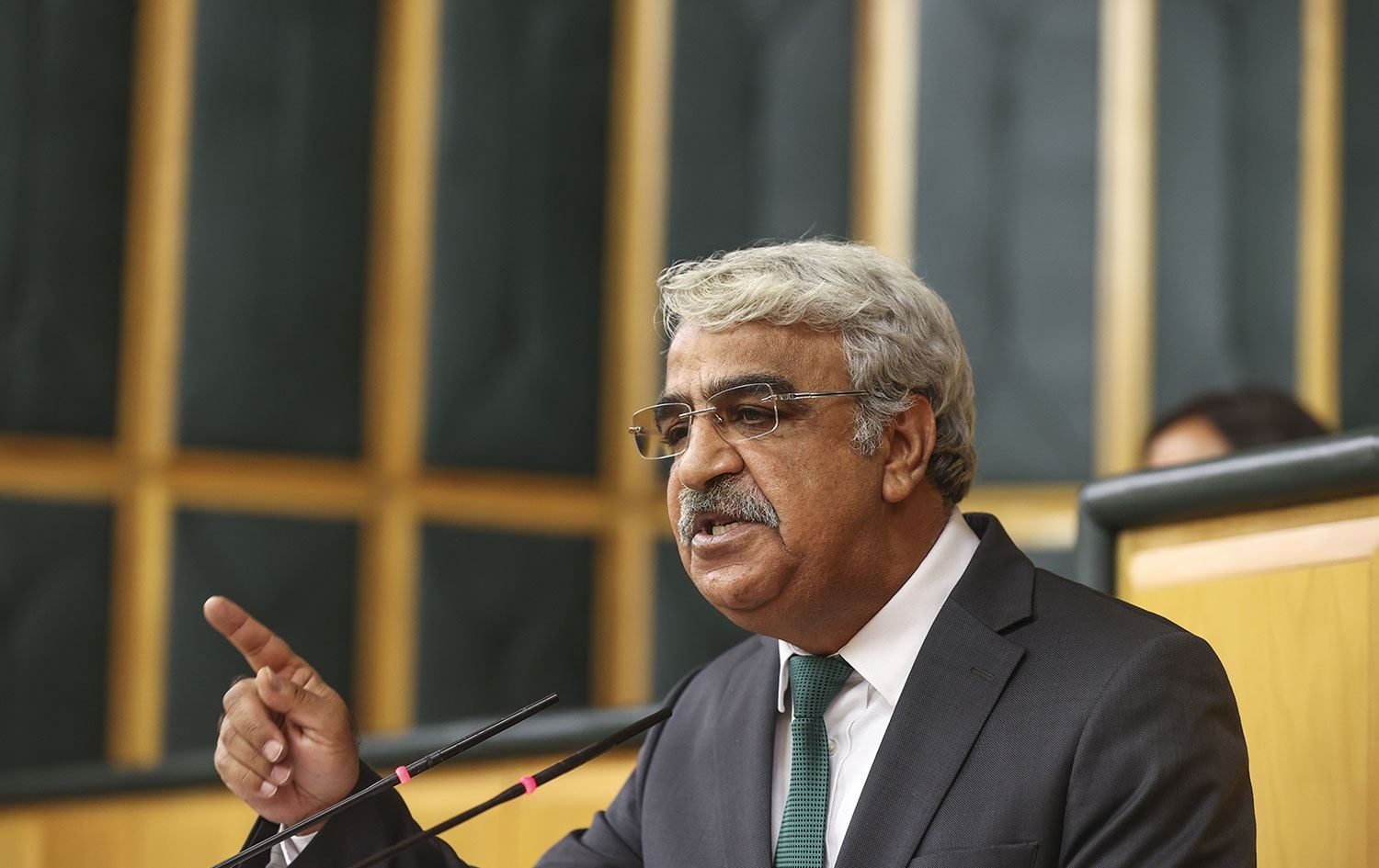 کردها را به یک عدد تقلیل ندهید/HDP و کردها جنگ و کشتار را محکوم می کنند