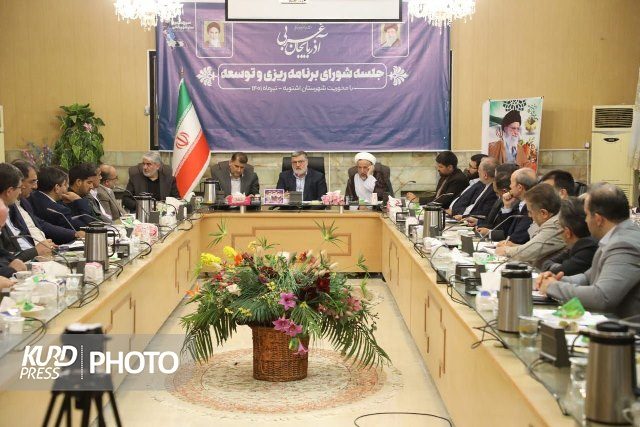 تصویب ٧٩ مصوبه در سفر استاندار آذربایجان غربی به اشنویه