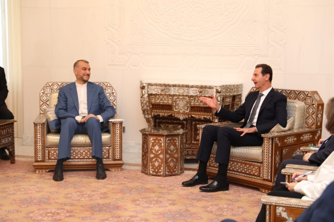 امیر عبداللهیان:سکوت غرب در برابر تجاوز به خاک سوریه نشانه استانداردهای دوگانه است/ اسد: از راه حلی که سوریه را از جنگ دور کند استقبال می‌کنیم